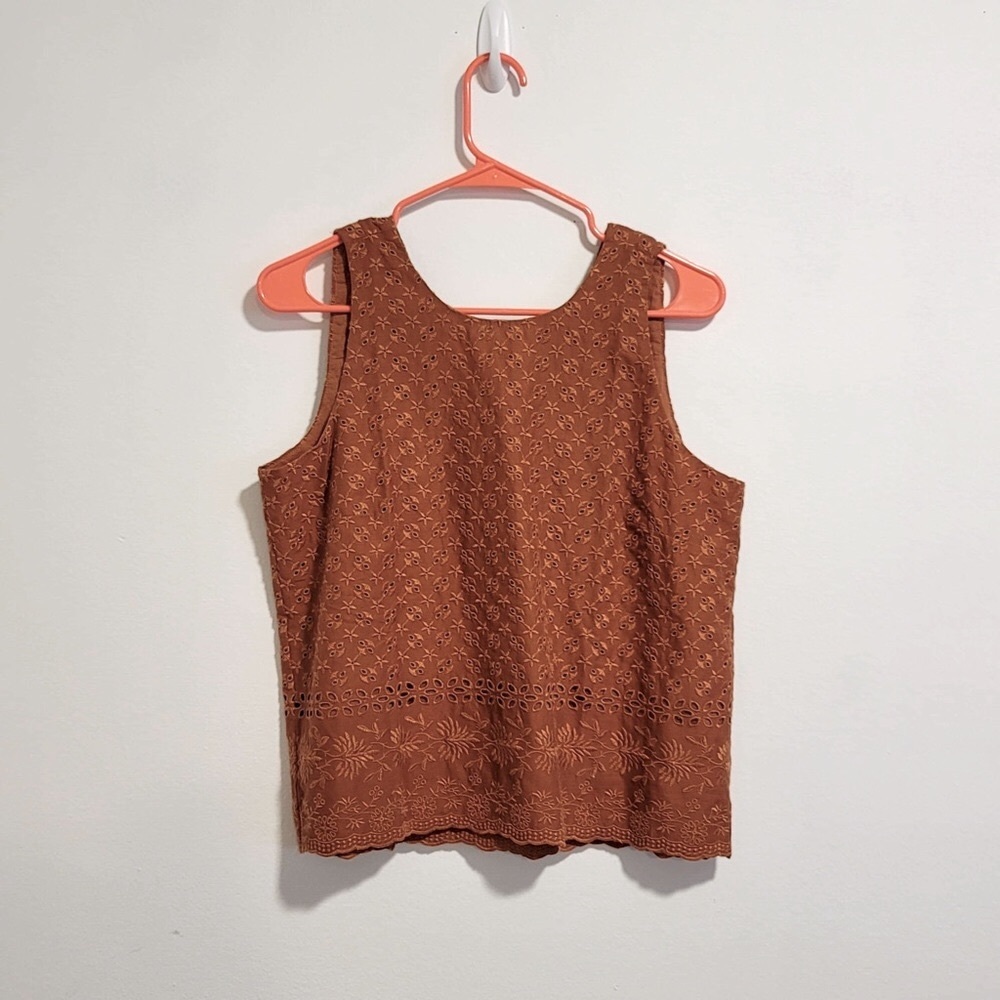 *NWOT* LOFT Eyelet V-Back Shell Top